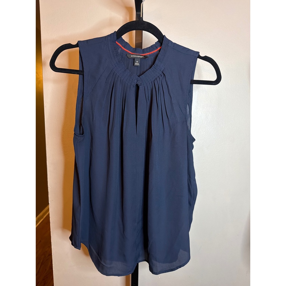 Banana Republic Navy Blue Sleeveless Smocked Neck Pleated Blouse Top Medium - Picture 2 of 3